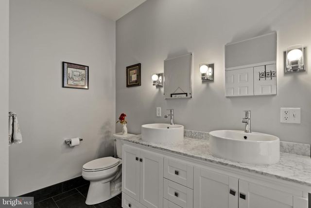 8 WHITE TAIL PATH, Lancaster, PA 17602