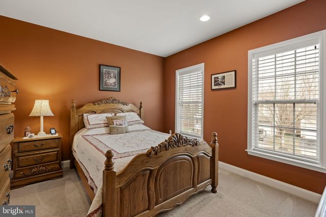 8 WHITE TAIL PATH, Lancaster, PA 17602