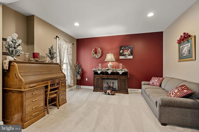 8 WHITE TAIL PATH, Lancaster, PA 17602