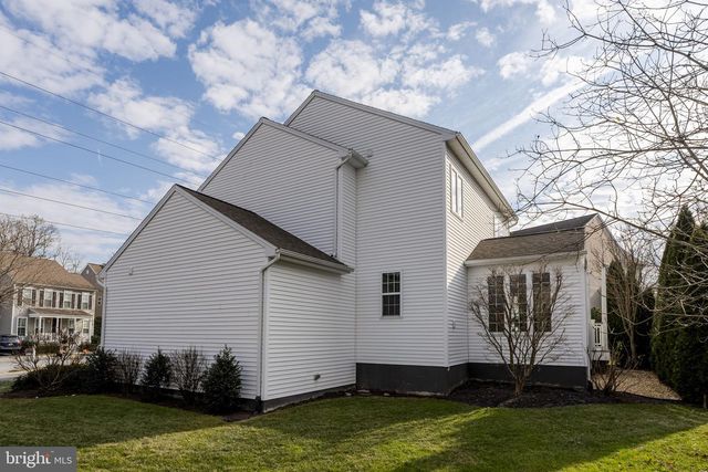 8 WHITE TAIL PATH, Lancaster, PA 17602