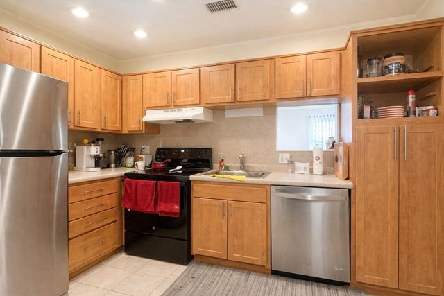 123 Elm St D12, Quincy, MA 02169