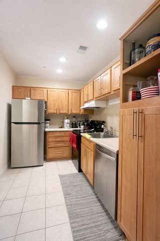 123 Elm St D12, Quincy, MA 02169