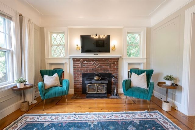 25 Milford St, Medway, MA 02053