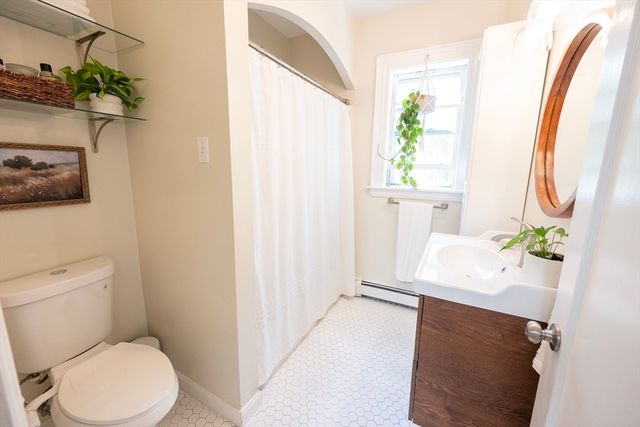 25 Milford St, Medway, MA 02053