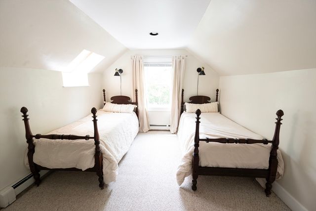 25 Milford St, Medway, MA 02053