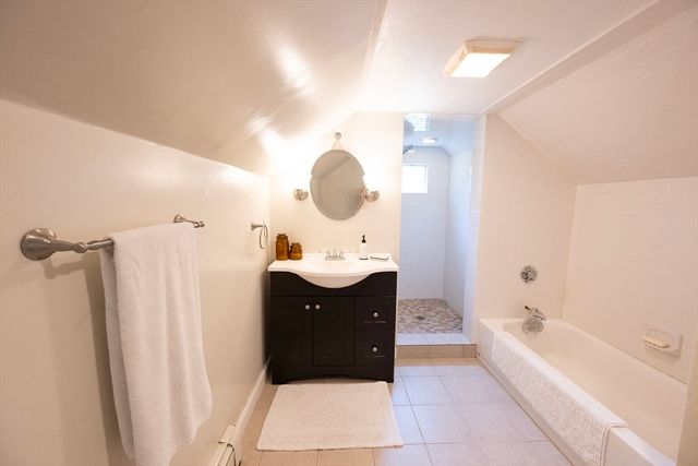 25 Milford St, Medway, MA 02053