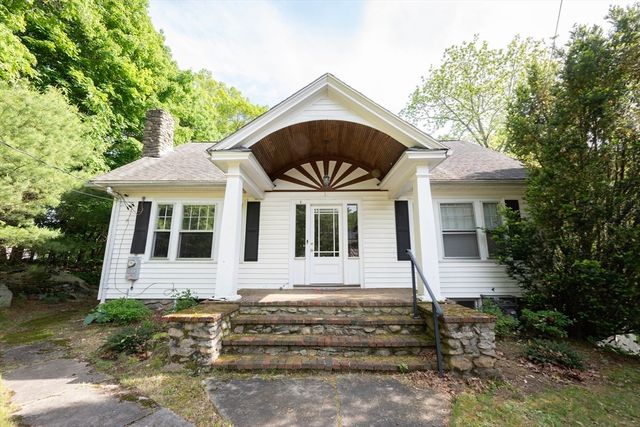 25 Milford St, Medway, MA 02053