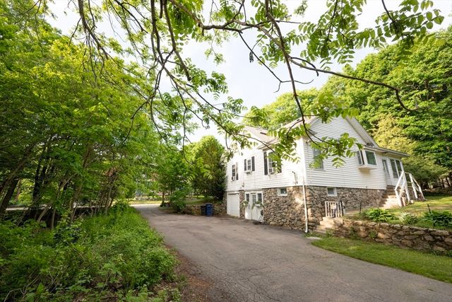 25 Milford St, Medway, MA 02053