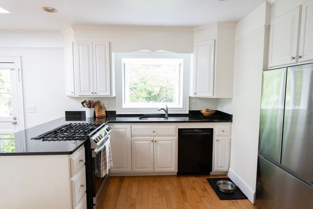 25 Milford St, Medway, MA 02053