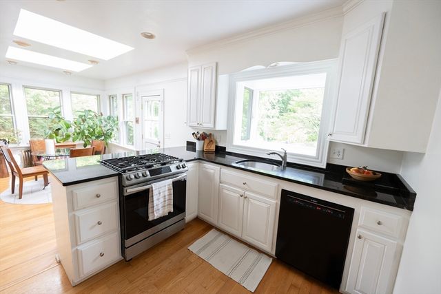 25 Milford St, Medway, MA 02053