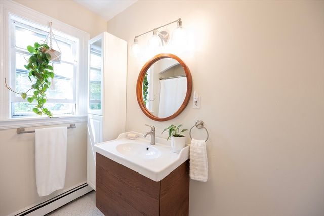 25 Milford St, Medway, MA 02053