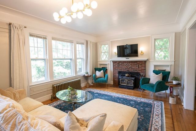 25 Milford St, Medway, MA 02053