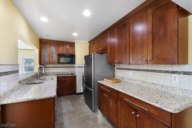 32 Seneca Trl, Sparta Twp., NJ 07871