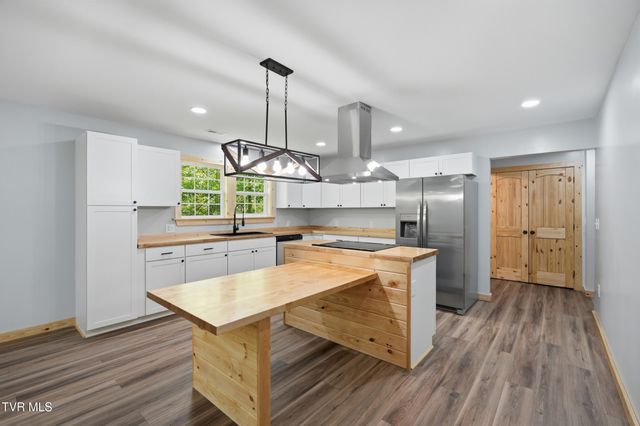 14722 Bull Run Road, Coeburn, VA 24230