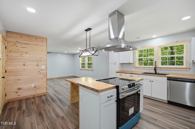 14722 Bull Run Road, Coeburn, VA 24230