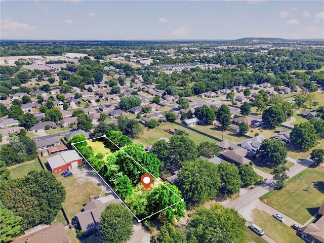 515 Oakwood Street, Lowell, AR 72745