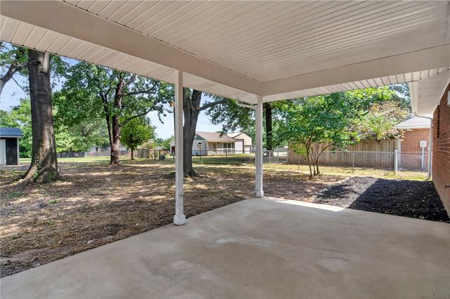 515 Oakwood Street, Lowell, AR 72745