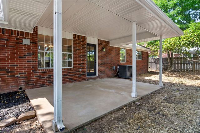 515 Oakwood Street, Lowell, AR 72745
