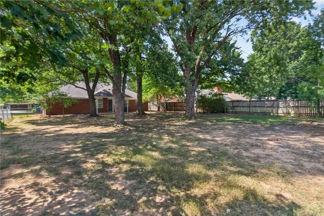 515 Oakwood Street, Lowell, AR 72745