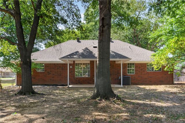 515 Oakwood Street, Lowell, AR 72745