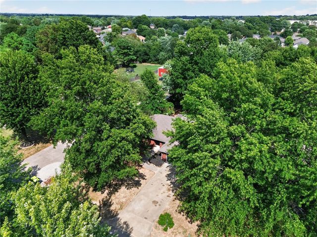 515 Oakwood Street, Lowell, AR 72745