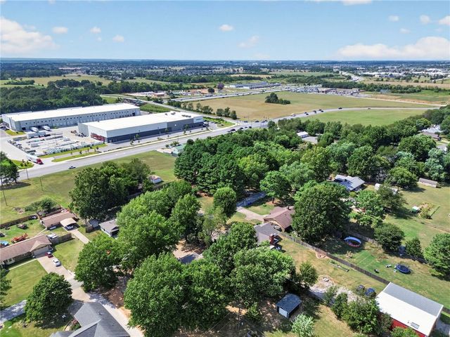 515 Oakwood Street, Lowell, AR 72745