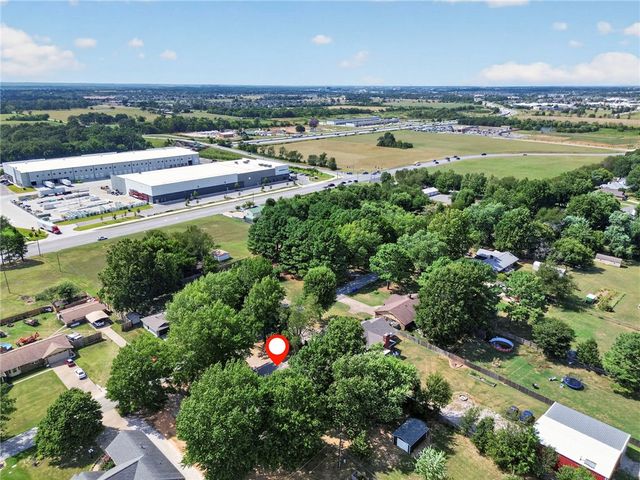 515 Oakwood Street, Lowell, AR 72745
