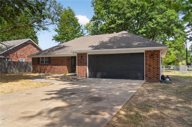 515 Oakwood Street, Lowell, AR 72745
