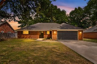 515 Oakwood Street, Lowell, AR 72745
