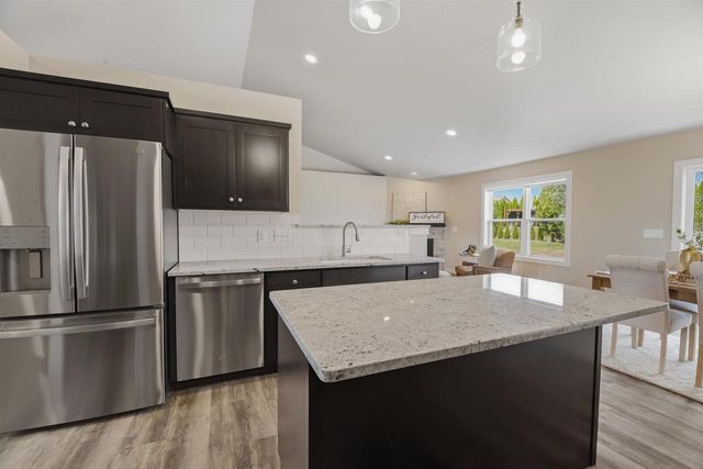 W7077 JACLYN LANE, Greenville, WI 54942