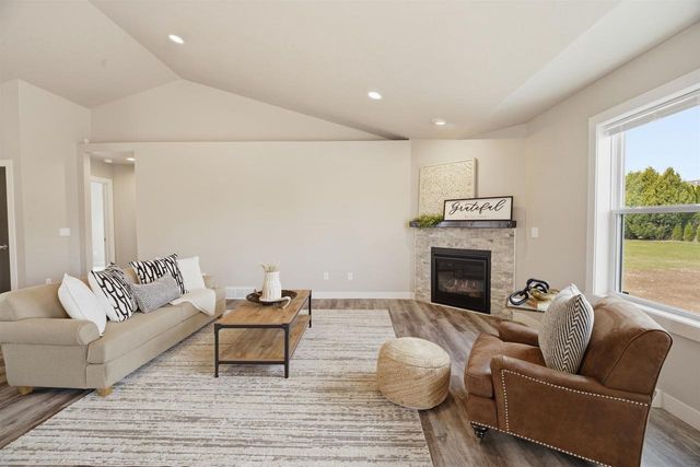 W7077 JACLYN LANE, Greenville, WI 54942