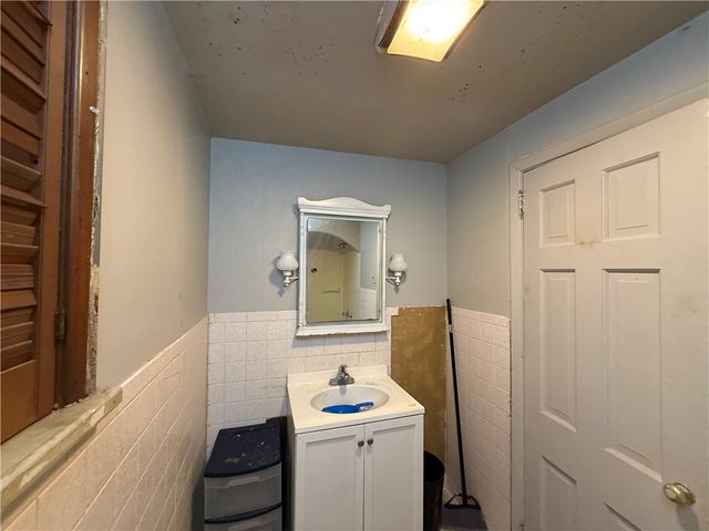 204 Mccoy Rd, Stowe Twp, PA 15136