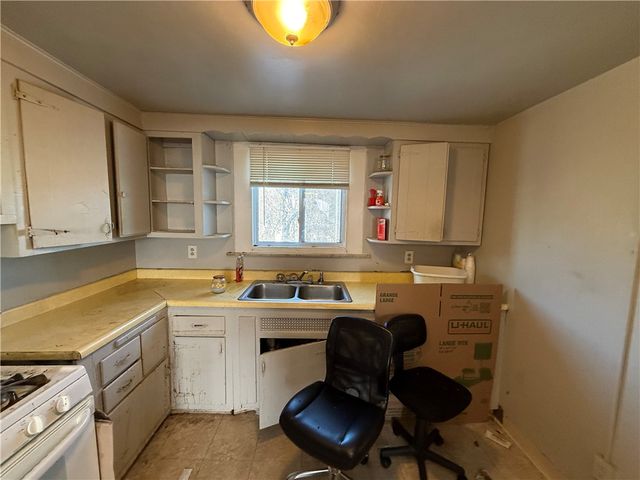 204 Mccoy Rd, Stowe Twp, PA 15136