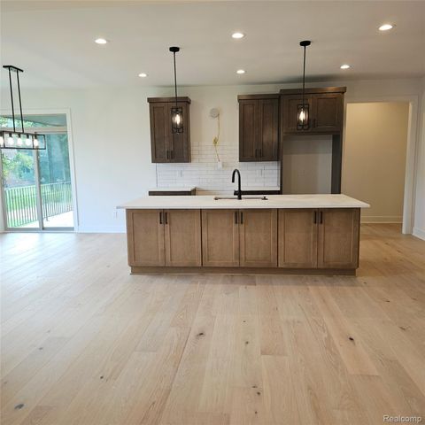 50606 MISTWOOD Drive, Macomb Township, MI 48042