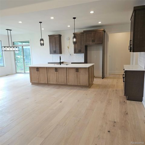 50606 MISTWOOD Drive, Macomb Township, MI 48042
