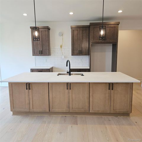 50606 MISTWOOD Drive, Macomb Township, MI 48042