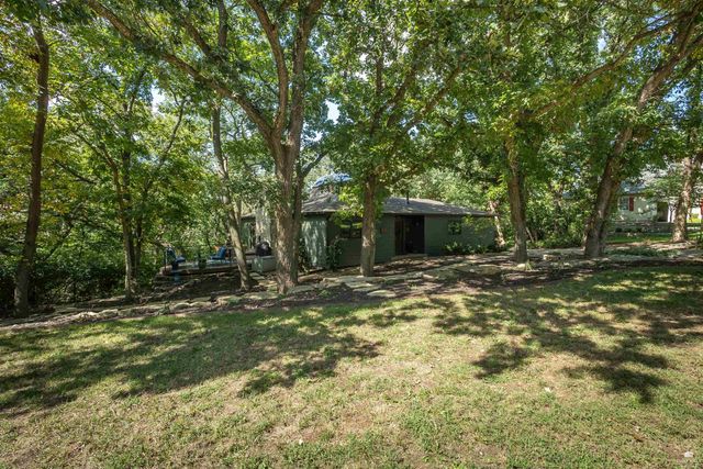3024 Briaroak Road, Manhattan, KS 66502