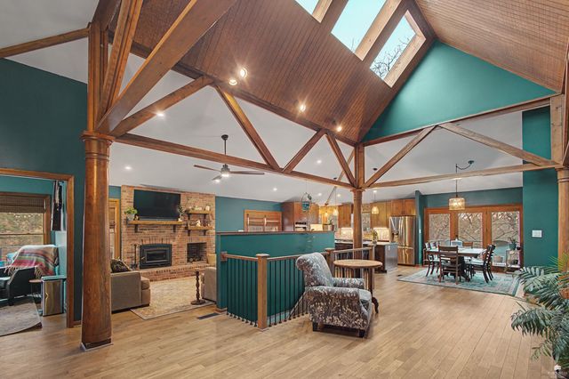 3024 Briaroak Road, Manhattan, KS 66502