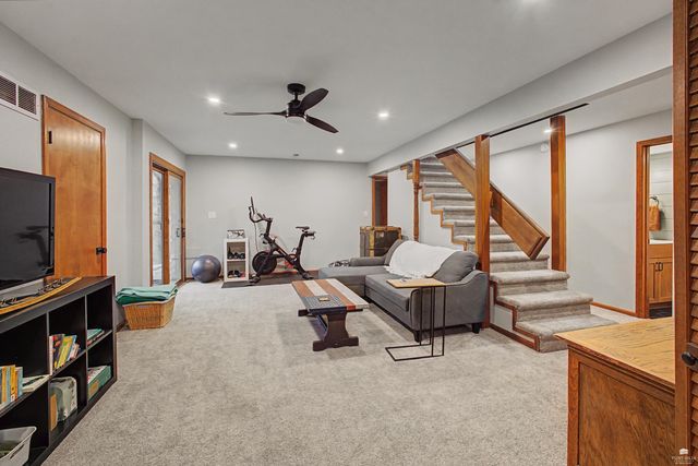 3024 Briaroak Road, Manhattan, KS 66502