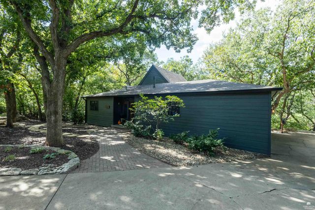 3024 Briaroak Road, Manhattan, KS 66502