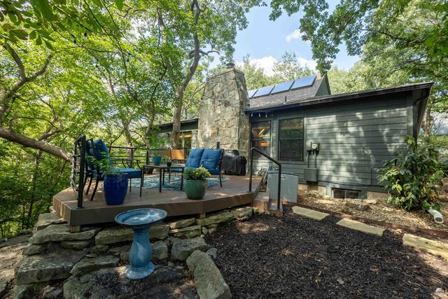 3024 Briaroak Road, Manhattan, KS 66502