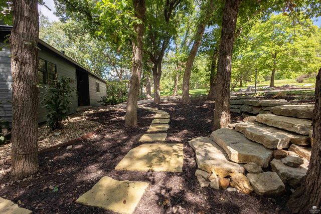 3024 Briaroak Road, Manhattan, KS 66502