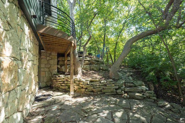 3024 Briaroak Road, Manhattan, KS 66502