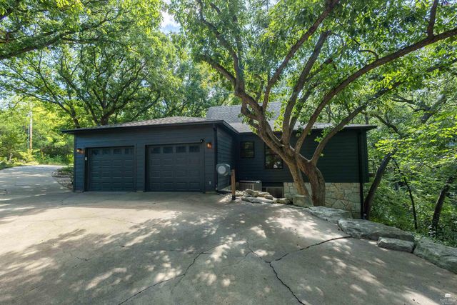 3024 Briaroak Road, Manhattan, KS 66502