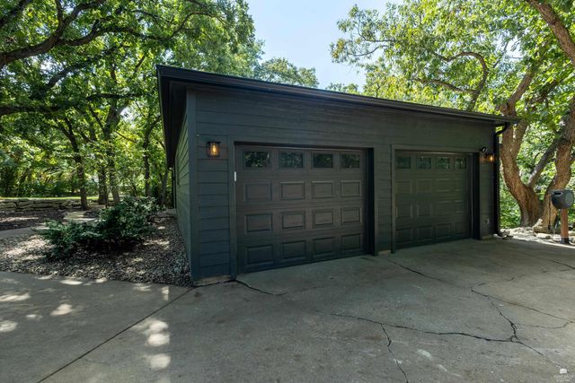 3024 Briaroak Road, Manhattan, KS 66502