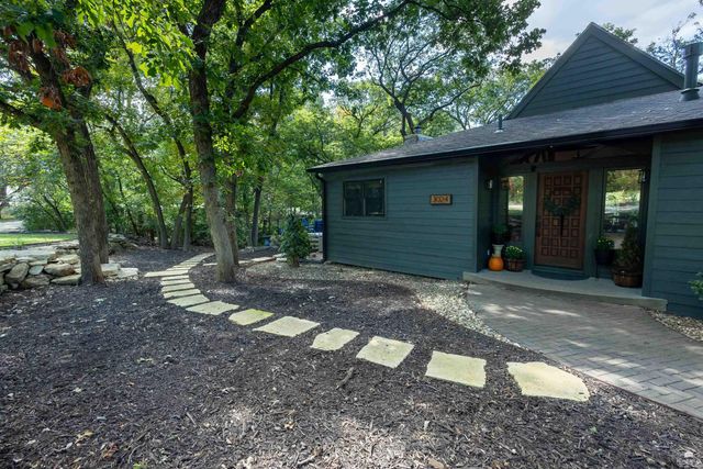 3024 Briaroak Road, Manhattan, KS 66502