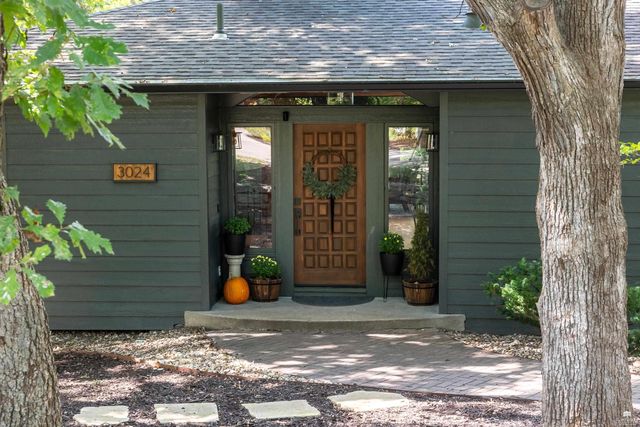 3024 Briaroak Road, Manhattan, KS 66502