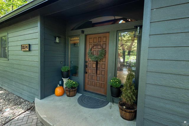 3024 Briaroak Road, Manhattan, KS 66502