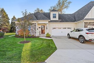 3 S River Court, Grosse Pointe Woods, MI 48236