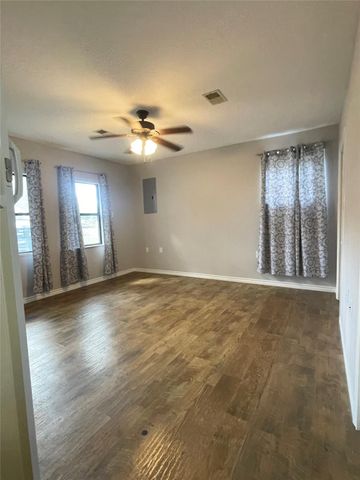 1004 Elm, Sweeny, TX 77480